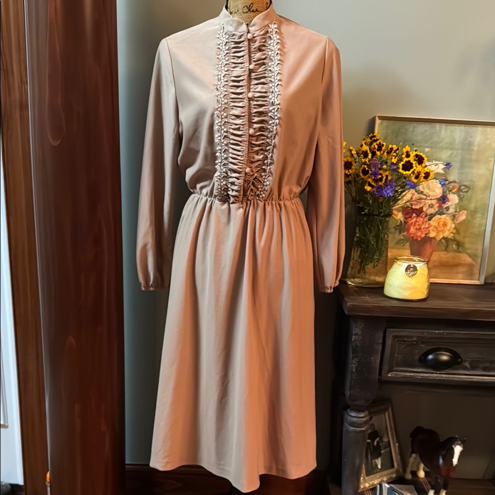 Vintage Trends by Jerrie Lurie Elegant Beige Long-Sleeve Dress. Size medium.